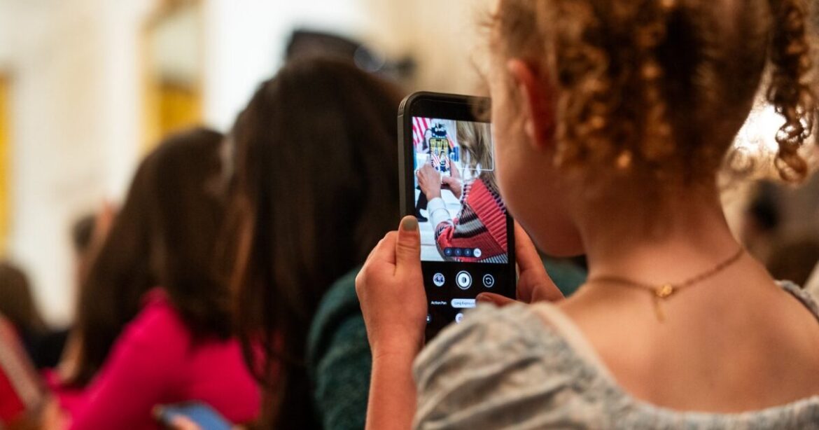 white-house-children-reporters-maha-flickr–1200×630